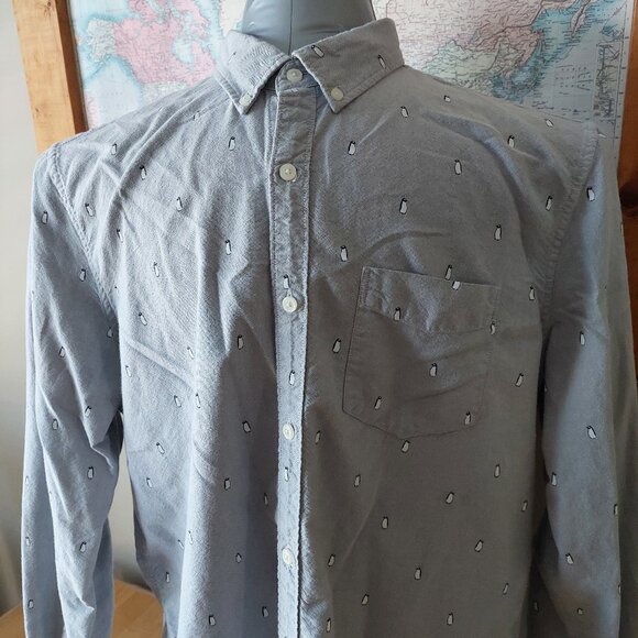 American Eagle Men's Button Down Shirt Size X-Large Grey Penguin Design - Picture 2 of 12